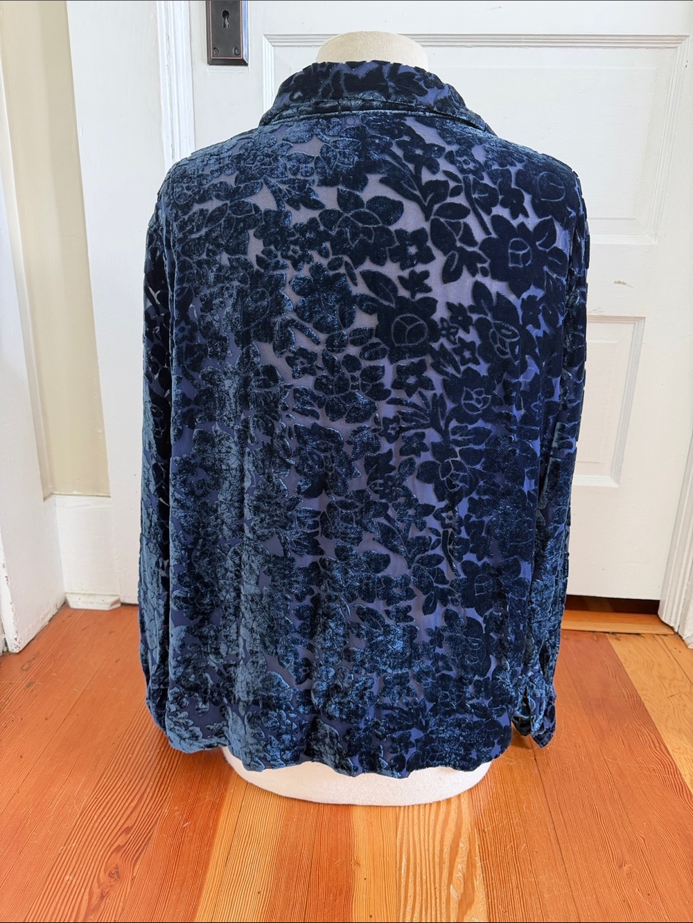 NY & CO Long Sleeve Navy Blue Velvet Burnout Top XL - Picture 3 of 5